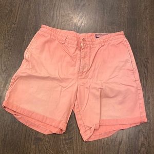 Very good condition mens salmon club shorts by vineyard vines.Mens waist size 36